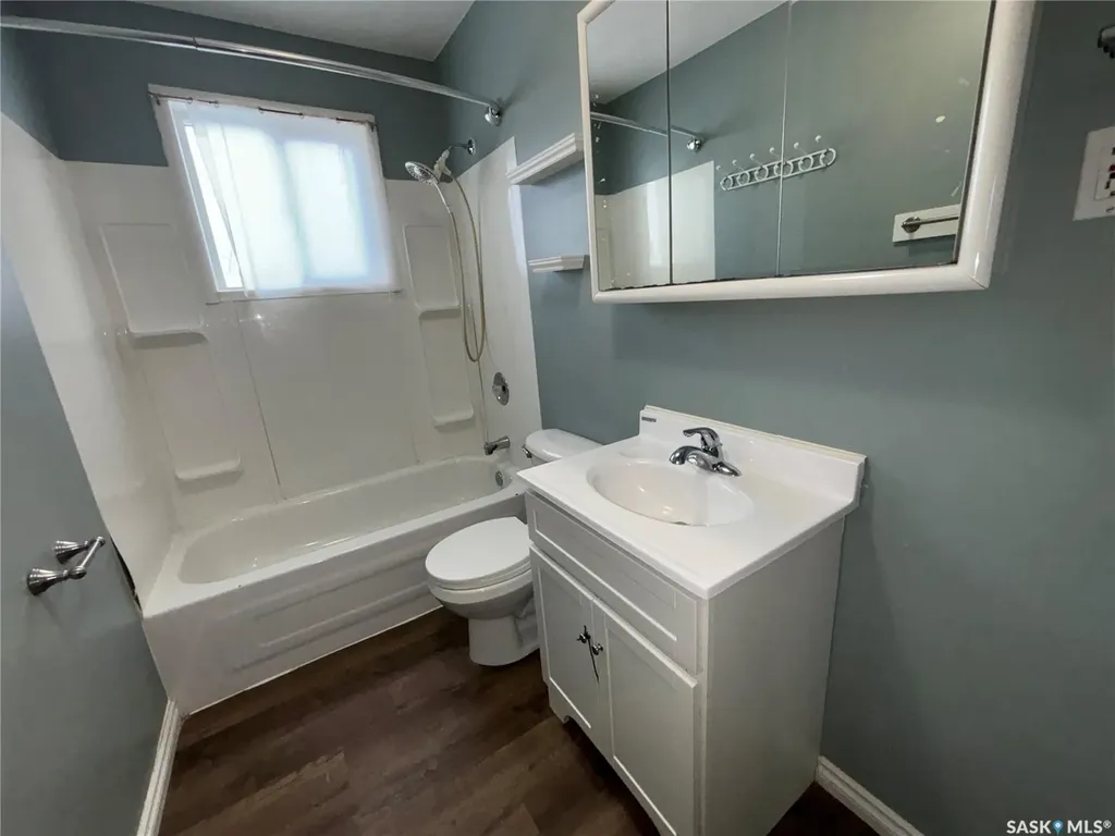 11 6th Street Crescent W Kindersley SK S0L 1S0