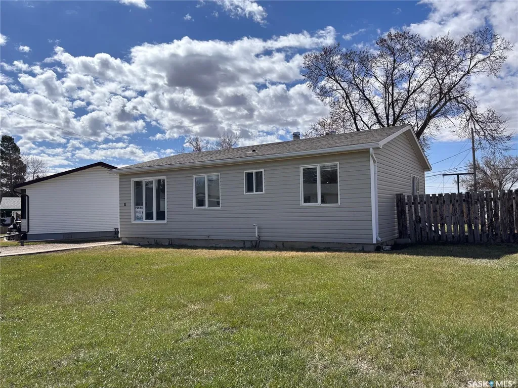 11 6th Street Crescent W Kindersley SK S0L 1S0