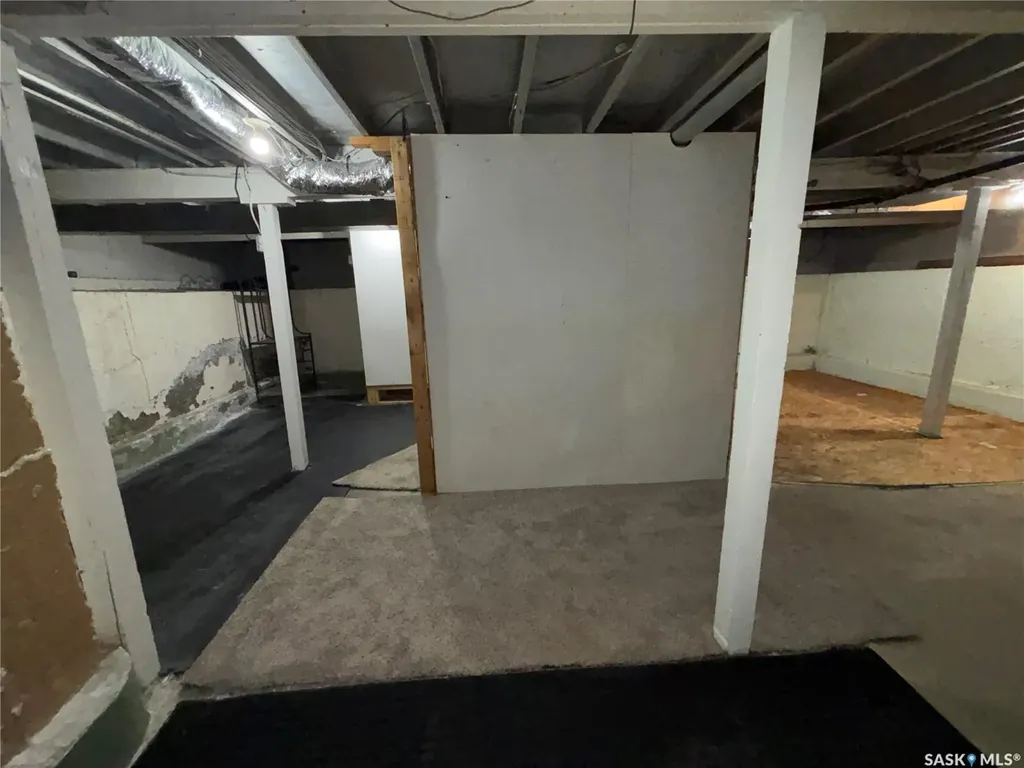 11 6th Street Crescent W Kindersley SK S0L 1S0