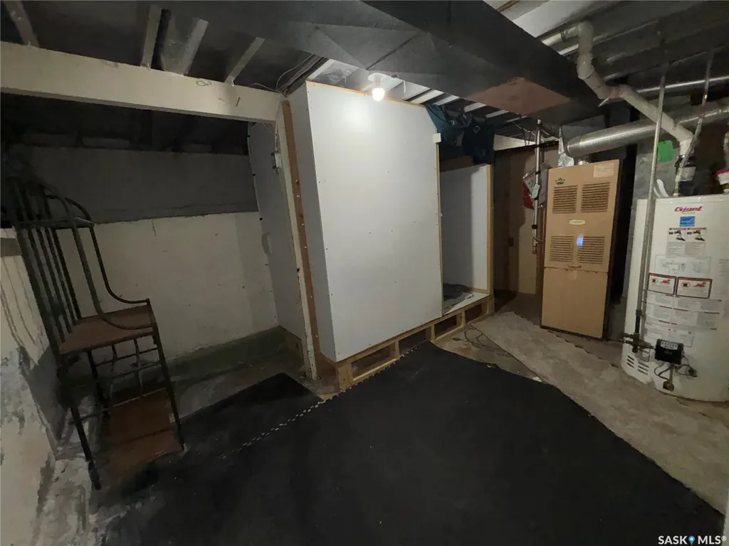 11 6th Street Crescent W Kindersley SK S0L 1S0