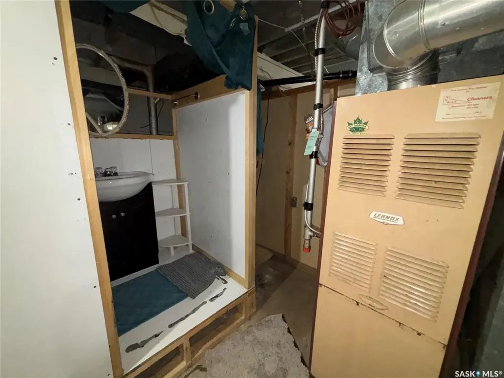 11 6th Street Crescent W Kindersley SK S0L 1S0