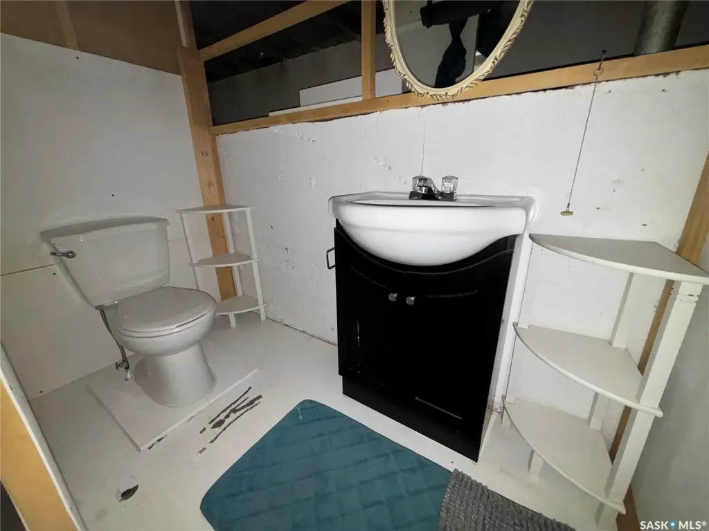 11 6th Street Crescent W Kindersley SK S0L 1S0