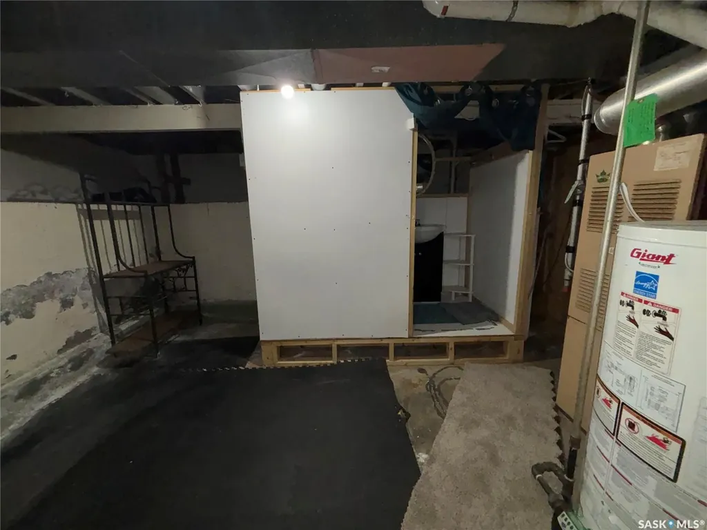 11 6th Street Crescent W Kindersley SK S0L 1S0