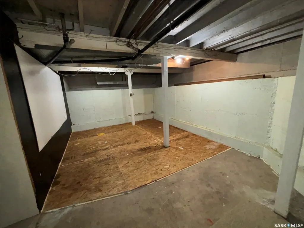 11 6th Street Crescent W Kindersley SK S0L 1S0