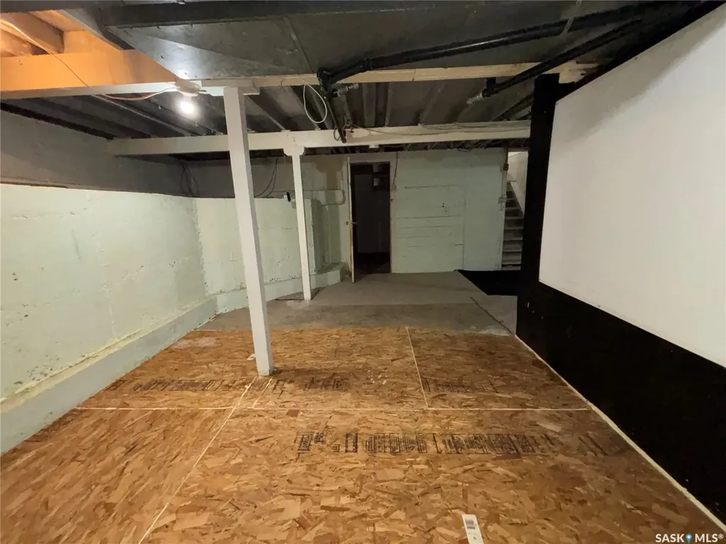 11 6th Street Crescent W Kindersley SK S0L 1S0