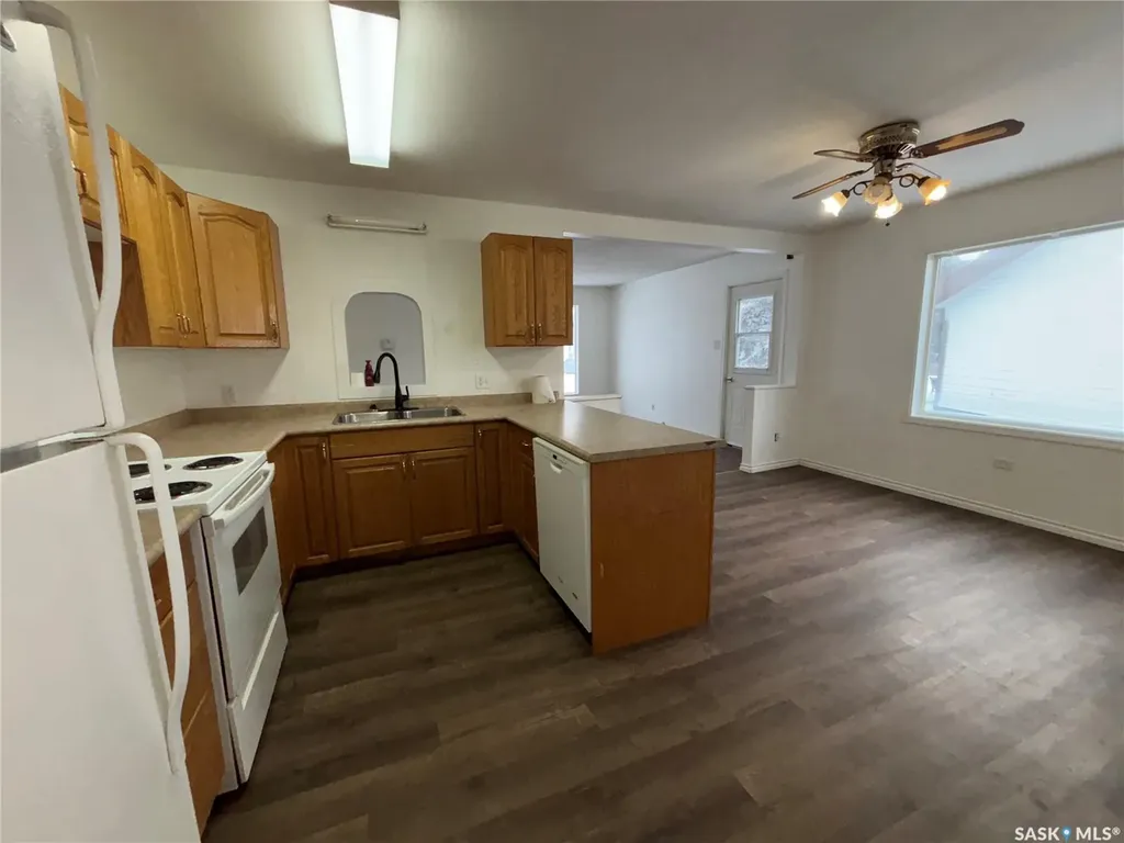 11 6th Street Crescent W Kindersley SK S0L 1S0