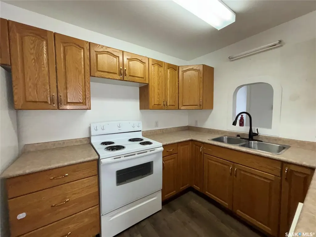 11 6th Street Crescent W Kindersley SK S0L 1S0