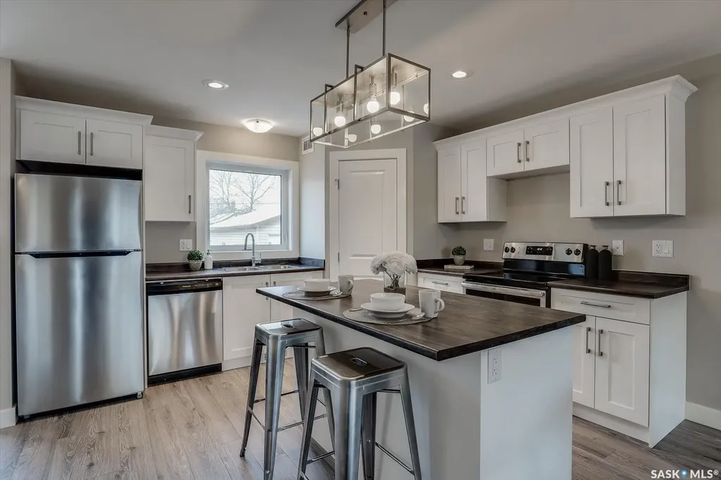 133 E Avenue S Saskatoon SK S7M 1R7