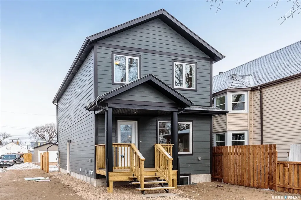133 E Avenue S Saskatoon SK S7M 1R7