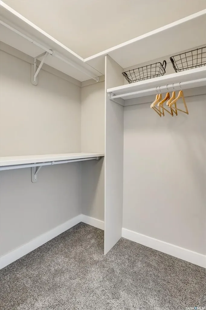 133 E Avenue S Saskatoon SK S7M 1R7