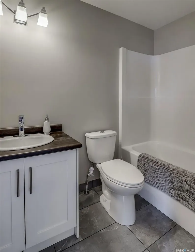 133 E Avenue S Saskatoon SK S7M 1R7