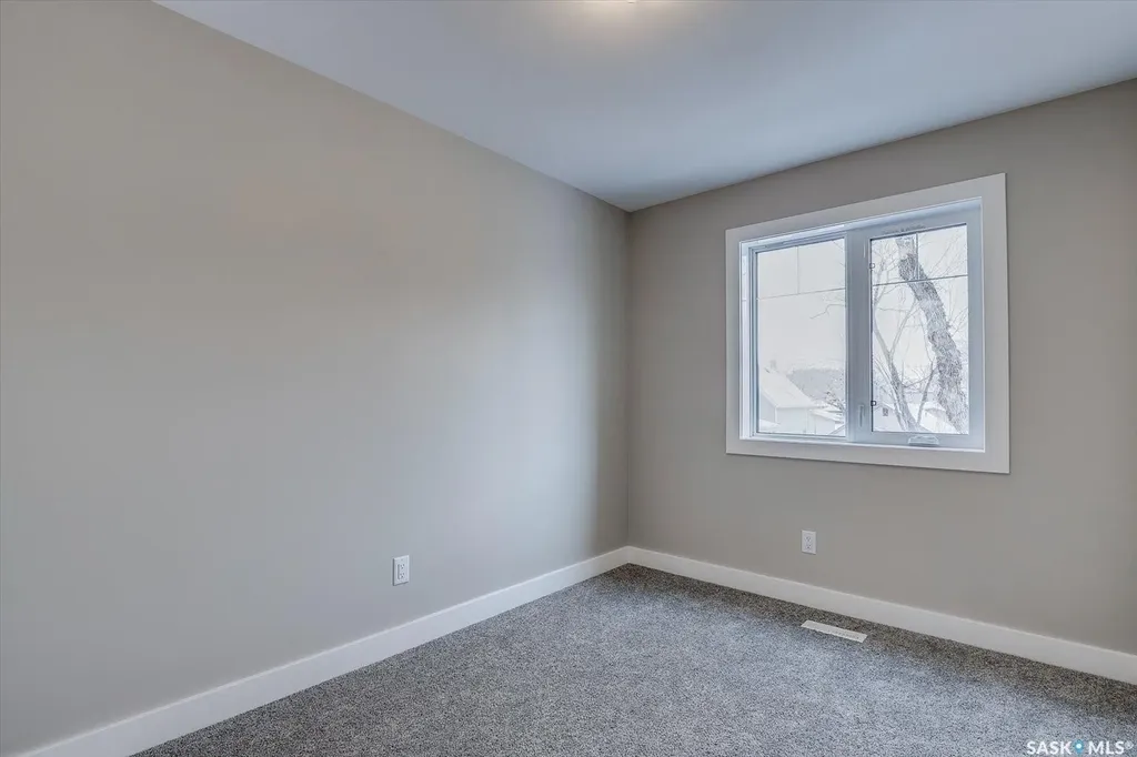 133 E Avenue S Saskatoon SK S7M 1R7