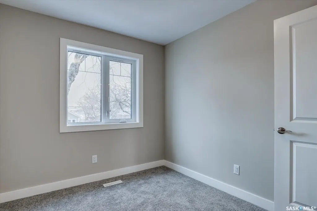 133 E Avenue S Saskatoon SK S7M 1R7