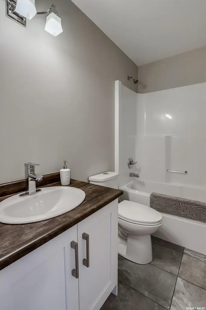 133 E Avenue S Saskatoon SK S7M 1R7