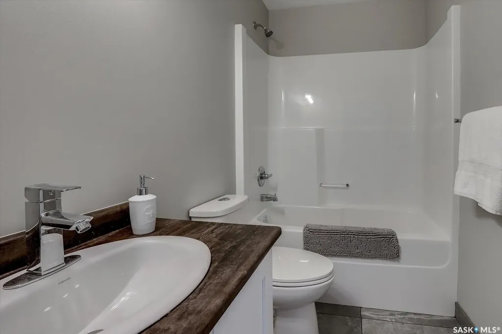 133 E Avenue S Saskatoon SK S7M 1R7