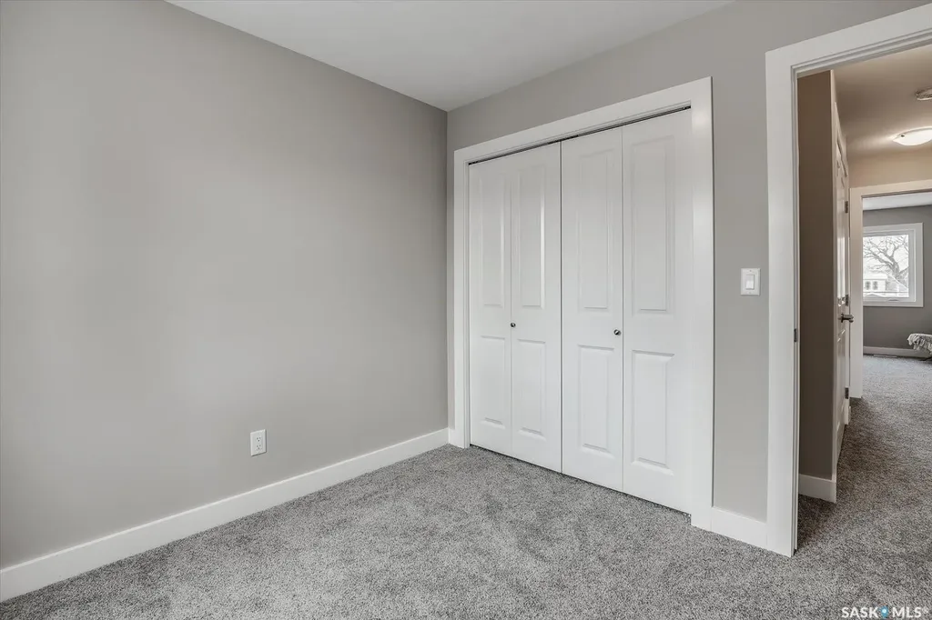 133 E Avenue S Saskatoon SK S7M 1R7