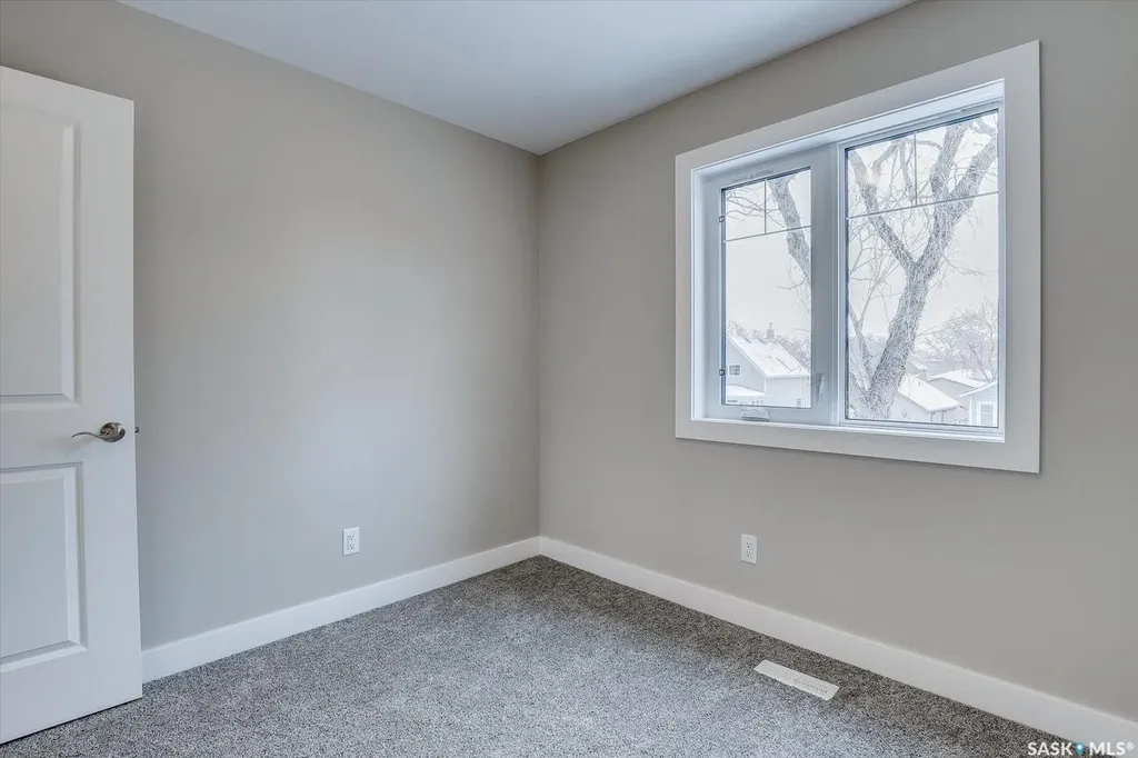 133 E Avenue S Saskatoon SK S7M 1R7