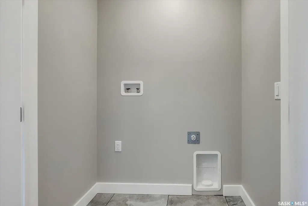 133 E Avenue S Saskatoon SK S7M 1R7