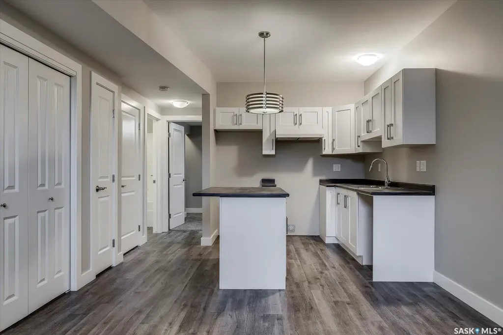 133 E Avenue S Saskatoon SK S7M 1R7