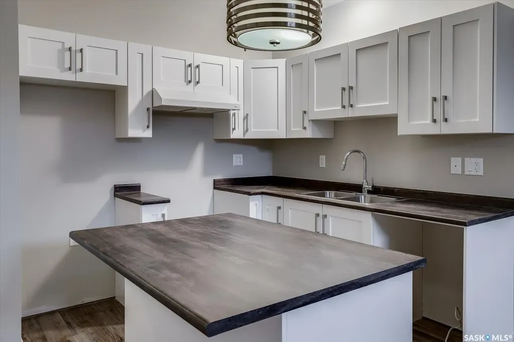 133 E Avenue S Saskatoon SK S7M 1R7