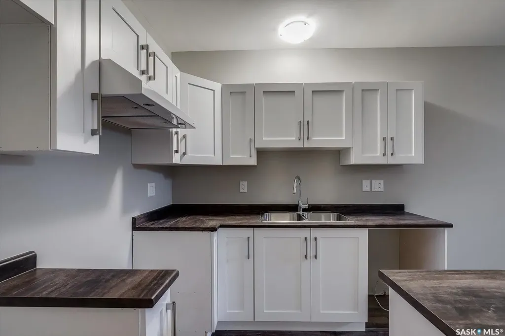 133 E Avenue S Saskatoon SK S7M 1R7