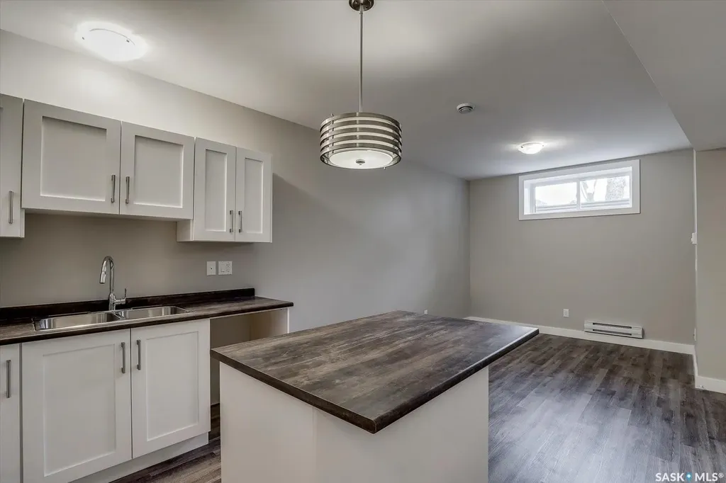 133 E Avenue S Saskatoon SK S7M 1R7