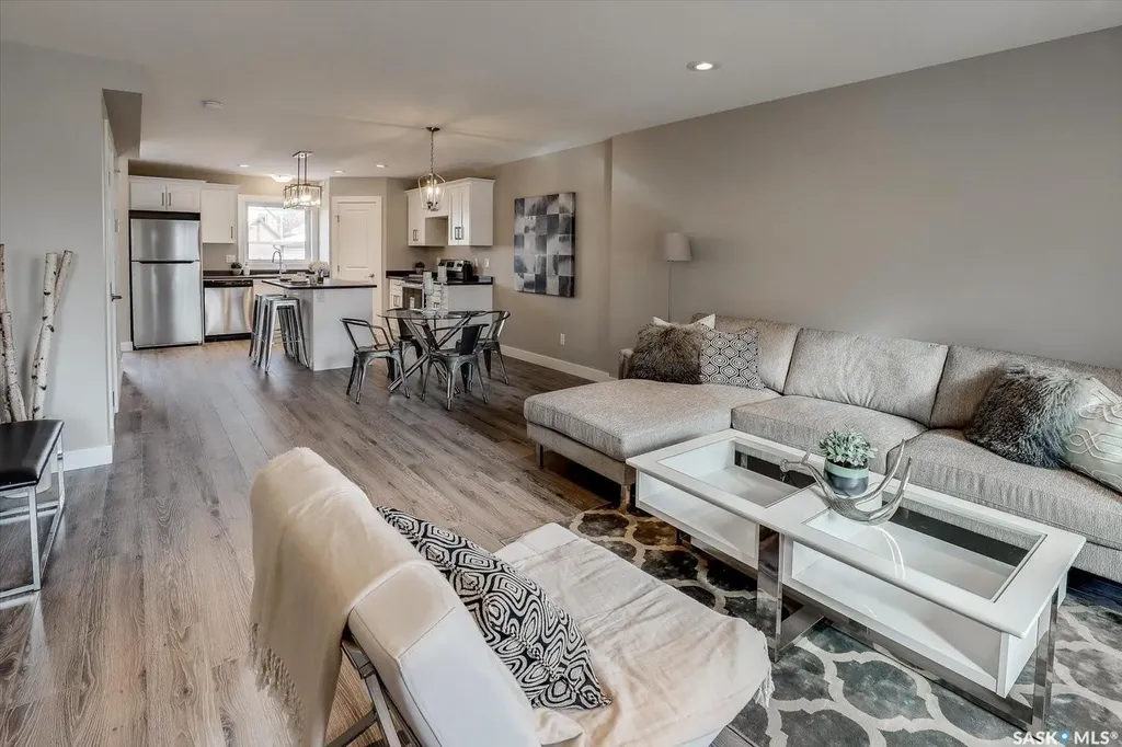 133 E Avenue S Saskatoon SK S7M 1R7