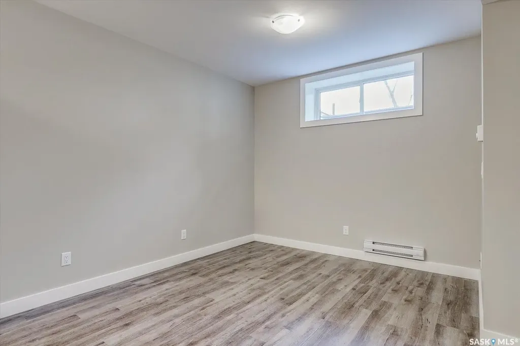 133 E Avenue S Saskatoon SK S7M 1R7