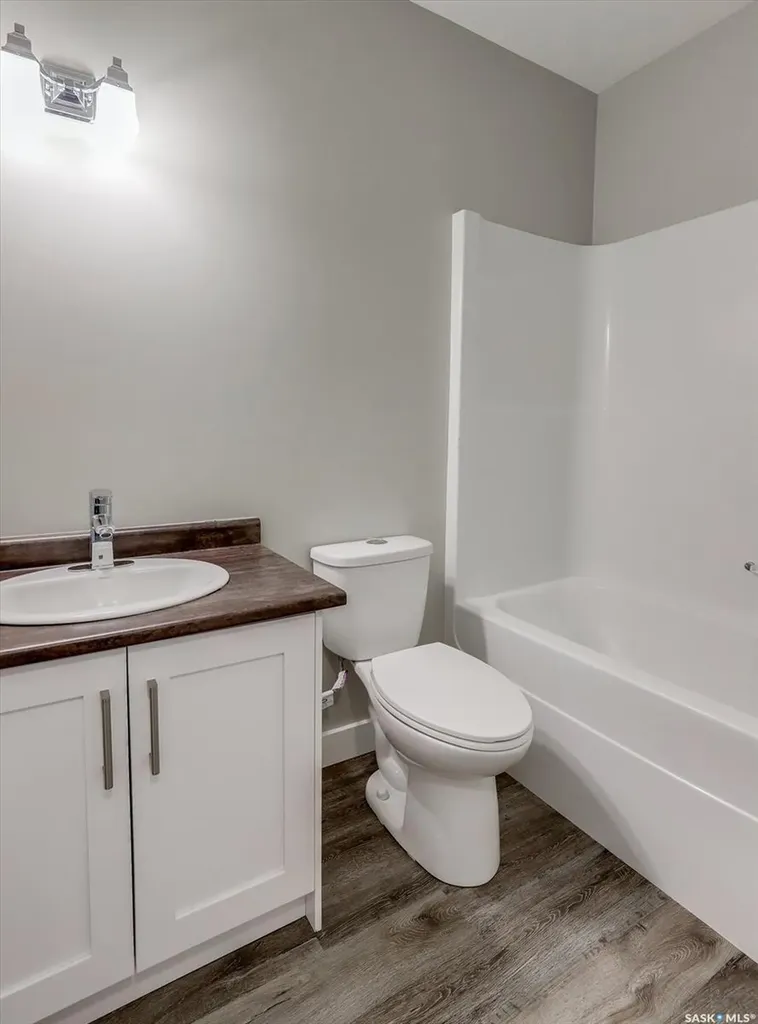 133 E Avenue S Saskatoon SK S7M 1R7