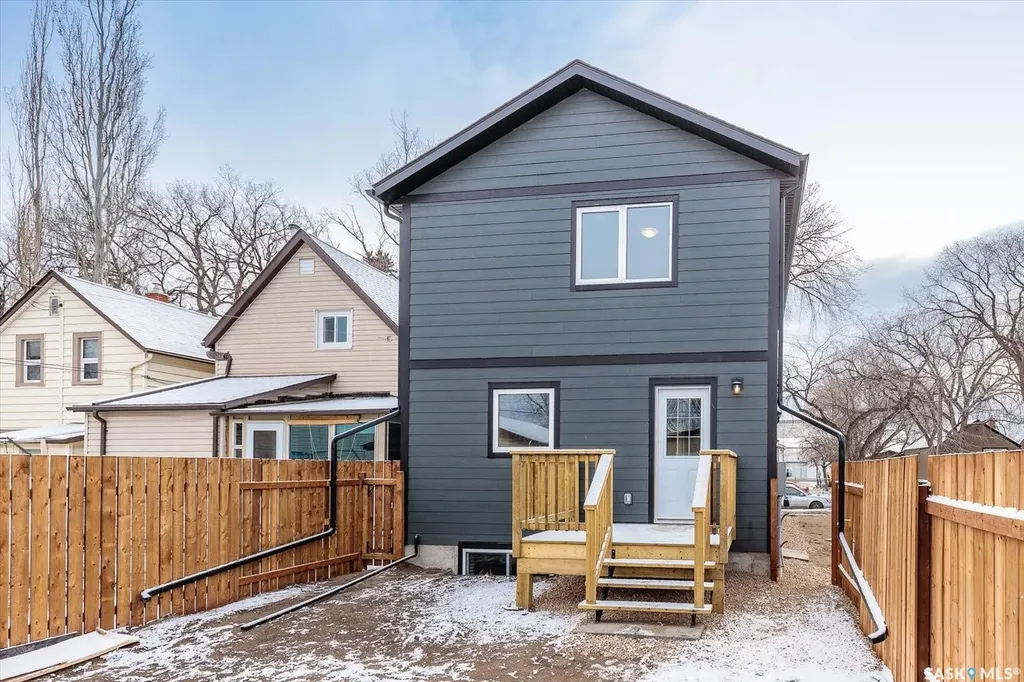 133 E Avenue S Saskatoon SK S7M 1R7