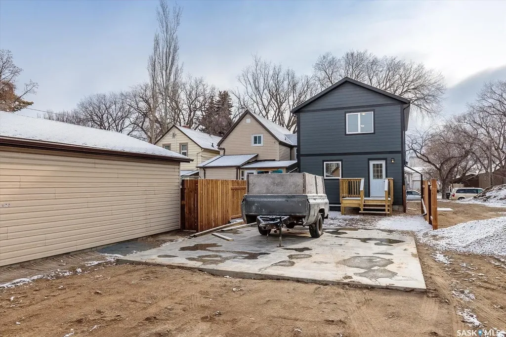 133 E Avenue S Saskatoon SK S7M 1R7