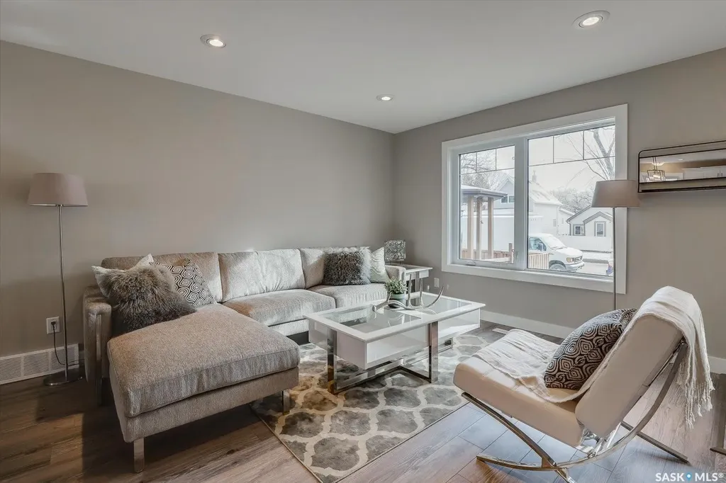 133 E Avenue S Saskatoon SK S7M 1R7