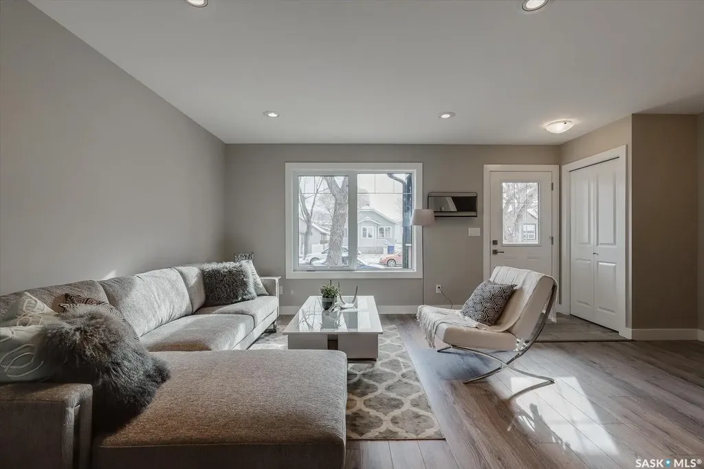 133 E Avenue S Saskatoon SK S7M 1R7