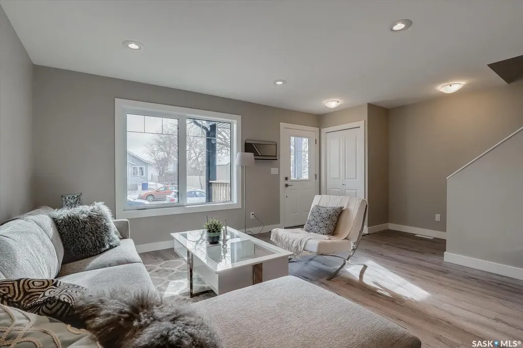 133 E Avenue S Saskatoon SK S7M 1R7
