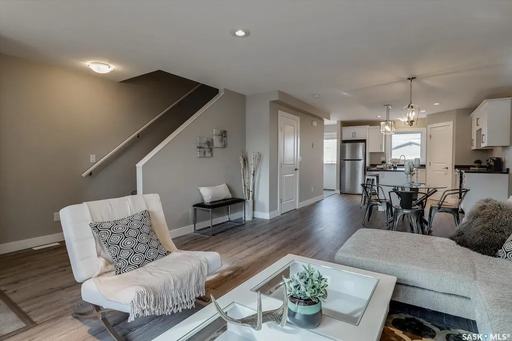 133 E Avenue S Saskatoon SK S7M 1R7
