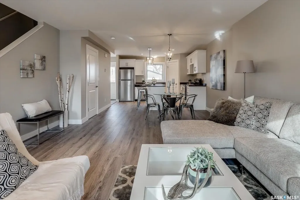 133 E Avenue S Saskatoon SK S7M 1R7