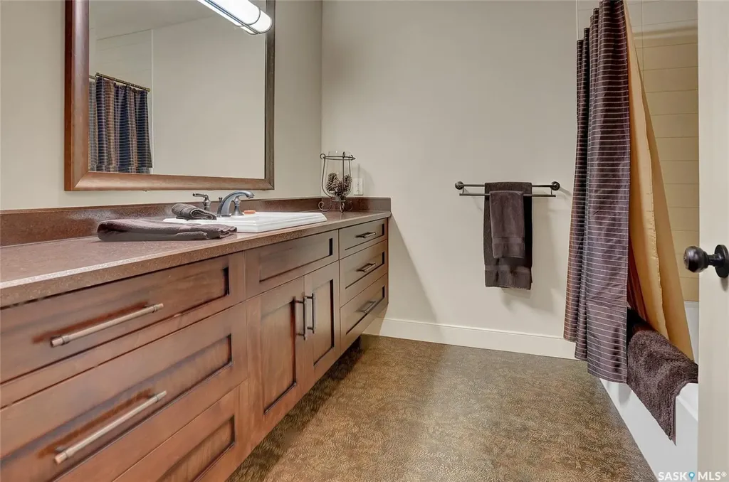 1590 4th Avenue NW Moose Jaw SK S6J 0A5