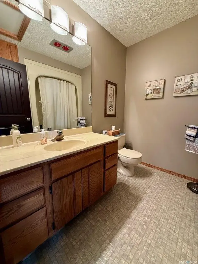 626 4th Avenue W Kindersley SK S0L 1S0