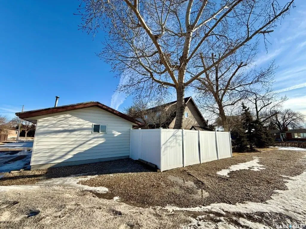 626 4th Avenue W Kindersley SK S0L 1S0