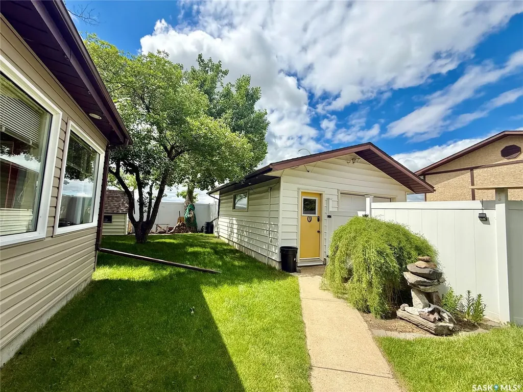 626 4th Avenue W Kindersley SK S0L 1S0