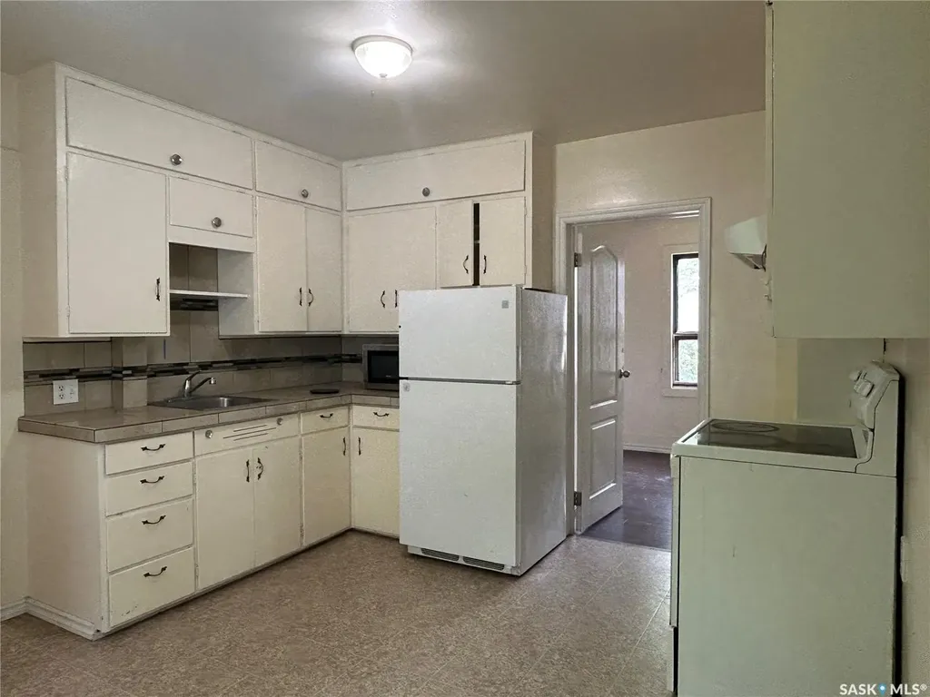 1113 Valley Street Estevan SK S4A 0E3