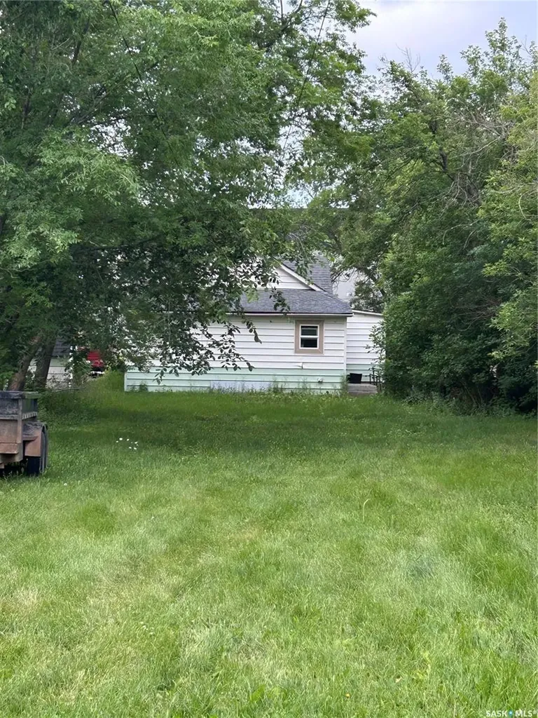 1113 Valley Street Estevan SK S4A 0E3