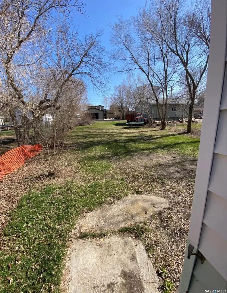 1113 Valley Street Estevan SK S4A 0E3