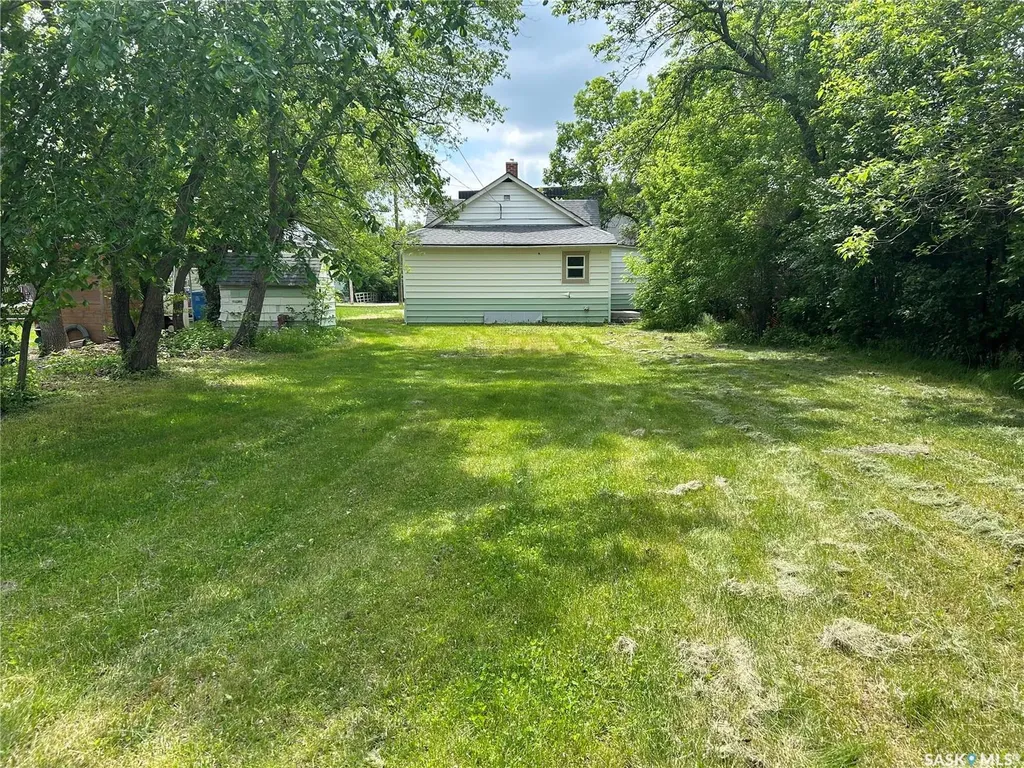 1113 Valley Street Estevan SK S4A 0E3