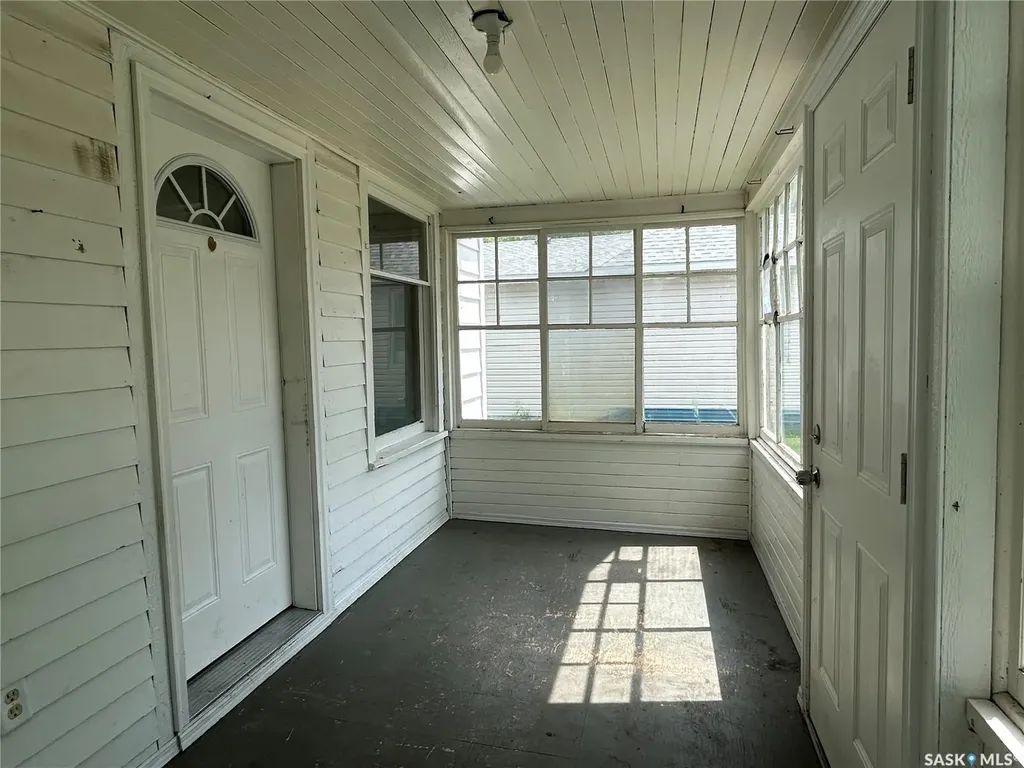 1113 Valley Street Estevan SK S4A 0E3