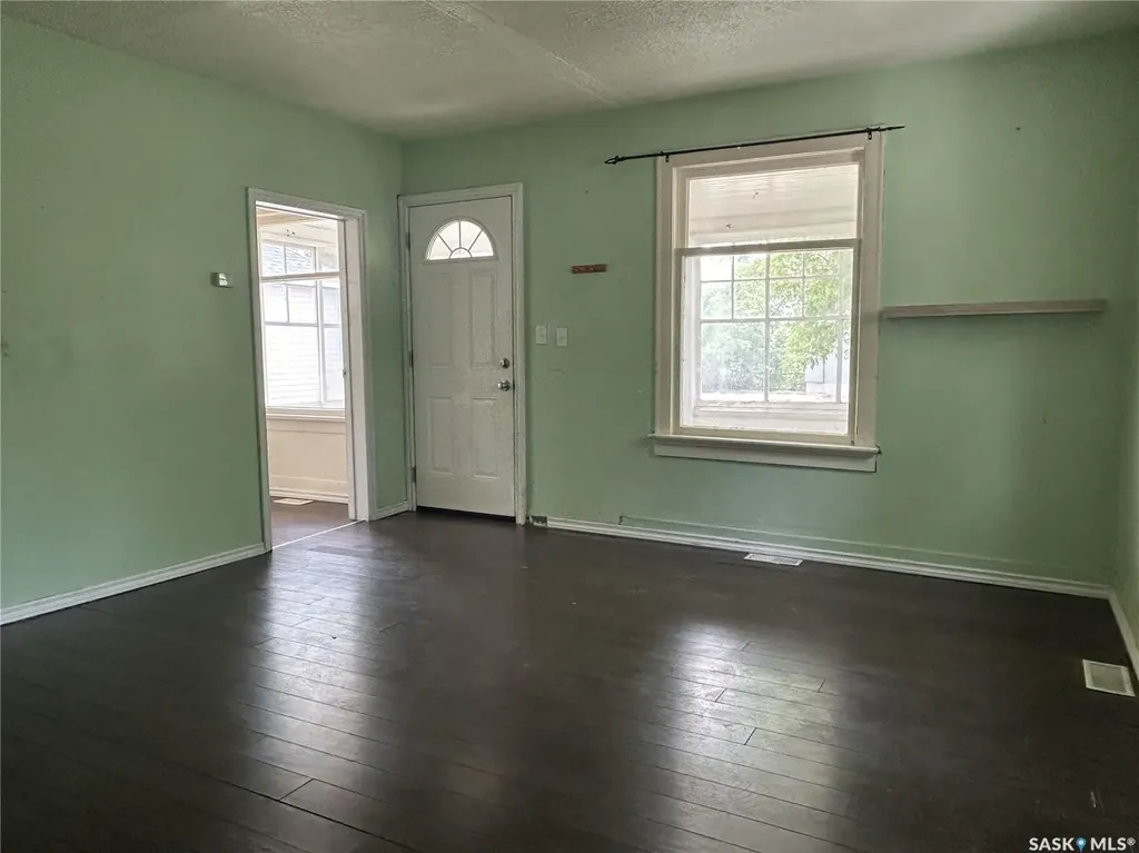 1113 Valley Street Estevan SK S4A 0E3