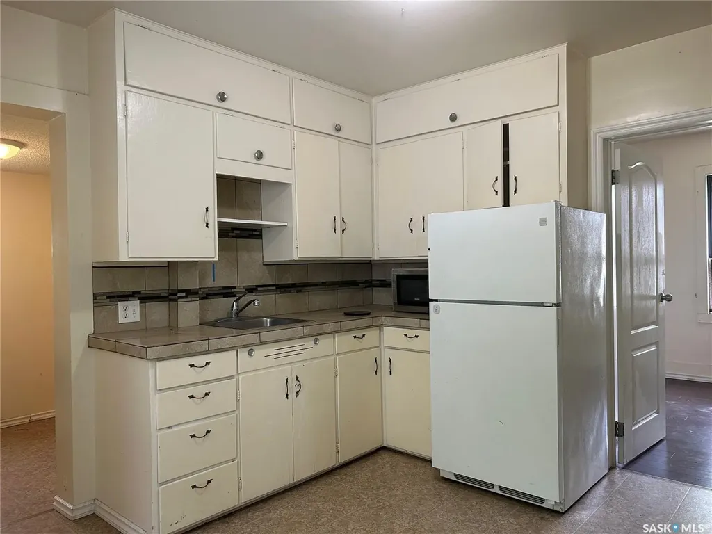 1113 Valley Street Estevan SK S4A 0E3