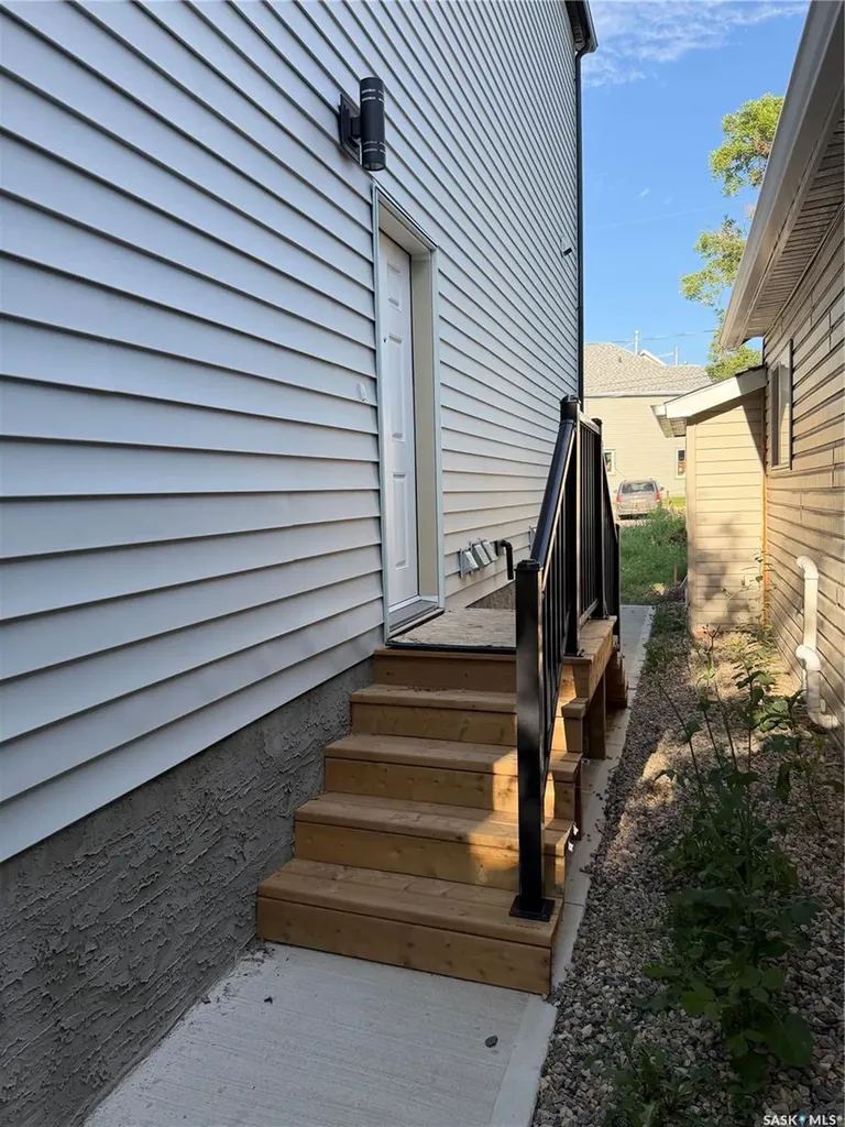 857 Elliott Street Regina SK S4N 3E3