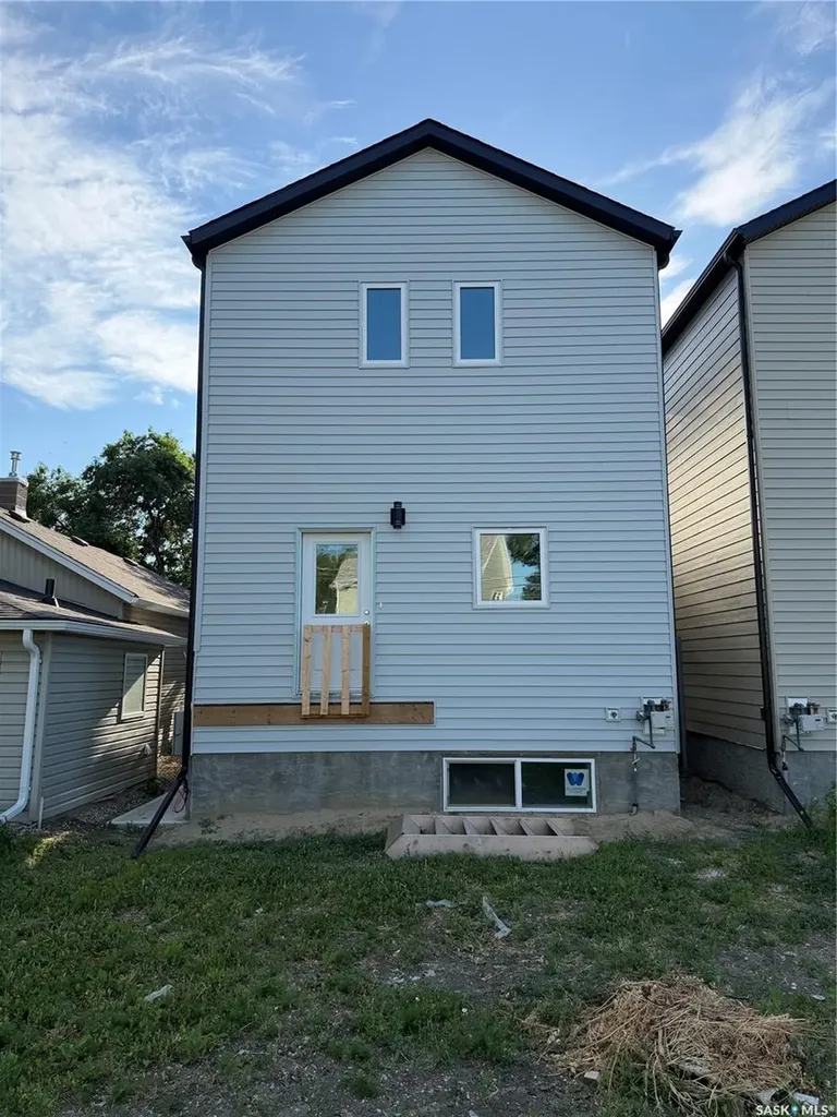 857 Elliott Street Regina SK S4N 3E3