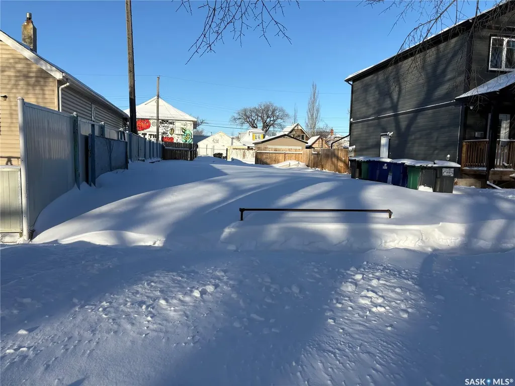 133 E Avenue S Saskatoon SK S7M 1R7